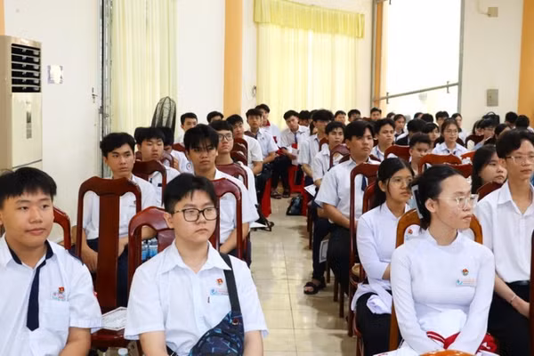 Học sinh Cà Mau tham dự kỳ thi chọn học sinh giỏi quốc gia năm học 2025-2026. Ảnh: Quách Mến.