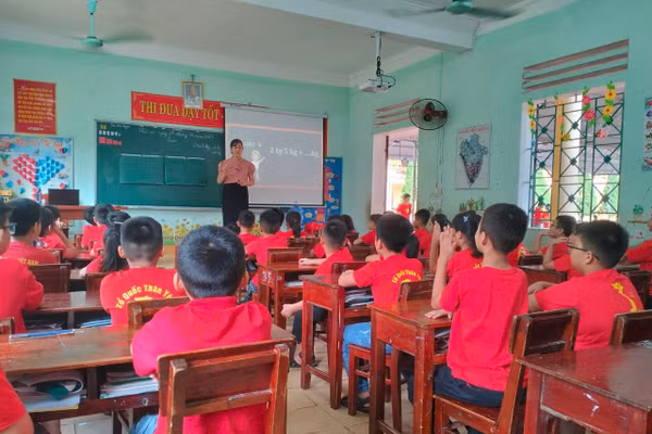 Giờ học tại Trường Tiểu học thị trấn Hạ Hòa (Phú Thọ).