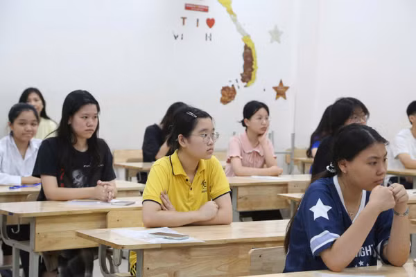 Thí sinh Hà Nội thi vào lớp 10. Ảnh: Đăng Chung