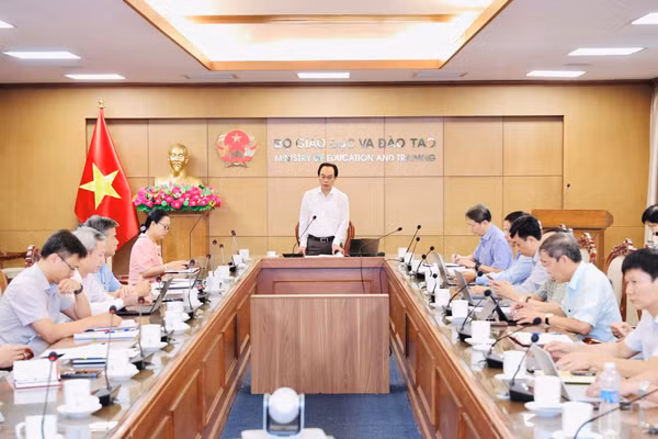 Bộ trưởng Hoàng Minh Sơn - Trưởng Ban Chỉ đạo, chủ trì cuộc họp.