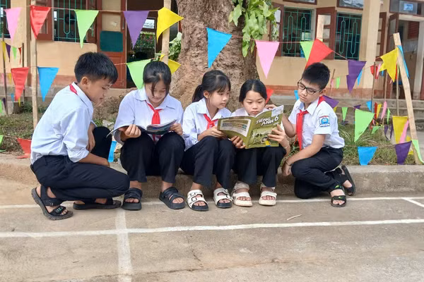 Học sinh Trường PTNT TH&THCS Na Mèo (Thanh Hóa).