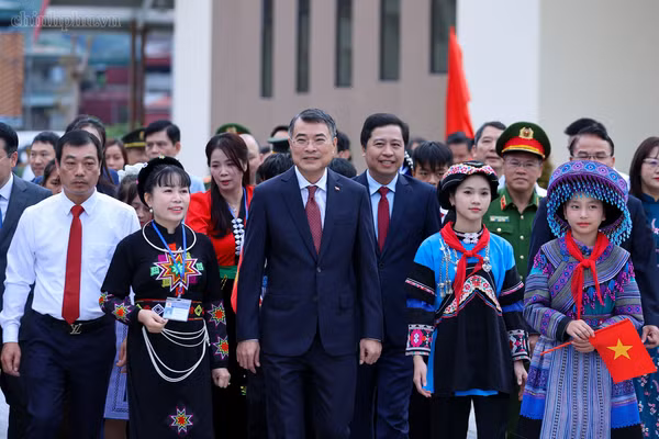 Thủ tướng Chính phủ Lê Minh Hưng dự và phát biểu tại lễ khai giảng năm học 2026–2027 và khánh thành các trường phổ thông nội trú liên cấp tại các xã biên giới đất liền - Ảnh: chinhphu.vn/Nhật Bắc