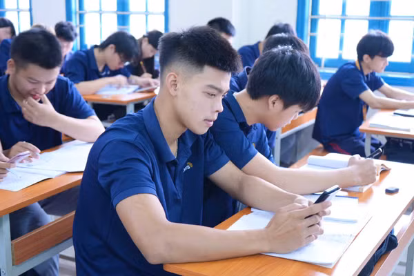 Học sinh Trường Tiểu học, THCS và THPT Hồng Đức (Hưng Yên).