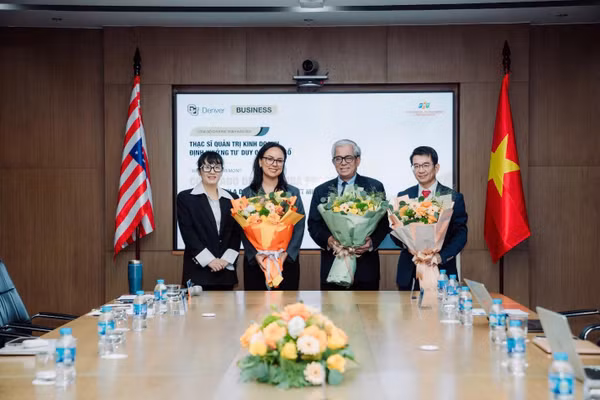 Sự kiện có sự tham gia của bà Alexandra Greig-Duarte – Viên chức Ngoại giao, Đại sứ quán Hoa Kỳ tại Việt Nam và ông Phạm Quang Vinh - nguyên Thứ trưởng Bộ Ngoại giao, nguyên Đại sứ Việt Nam tại Hoa Kỳ.
