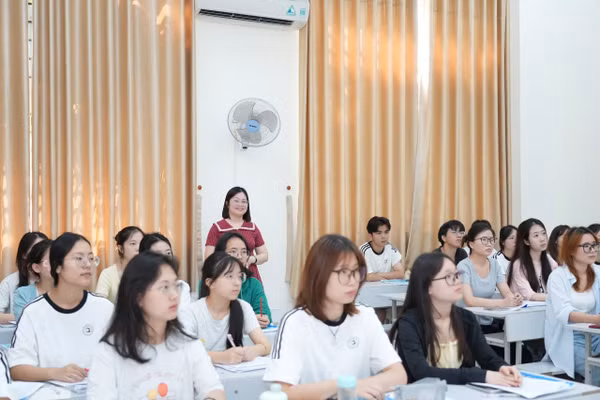 Sinh viên Trường ĐH Sư phạm - ĐH Đà Nẵng.
