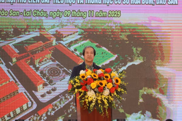 Bộ trưởng Bộ GD&ĐT Nguyễn Kim Sơn phát biểu tại buổi lễ.