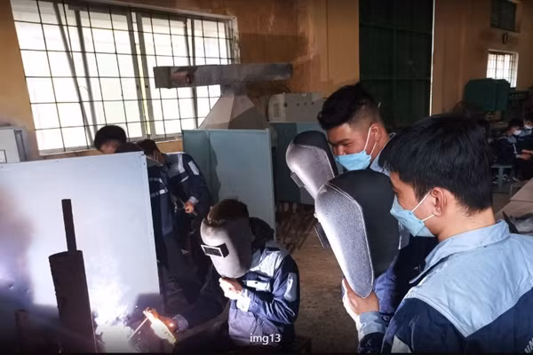Đào tạo nghề hàn tại Trường trung cấp nghề Giao thông công chính Hà Nội.