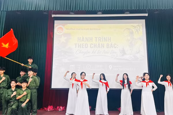 Tiết mục biểu diễn của học sinh Trường THCS&THPT Sư phạm.