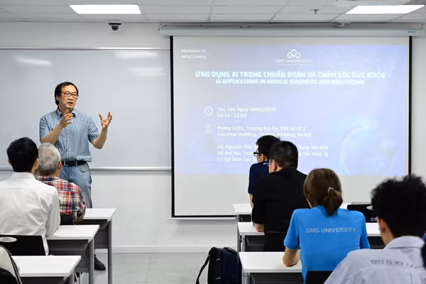 Một buổi seminar do Trường Đại học CMC tổ chức với sự tham gia chia sẻ của GS. Nguyễn Tiến Dũng - Đại học Toulouse, Pháp. 