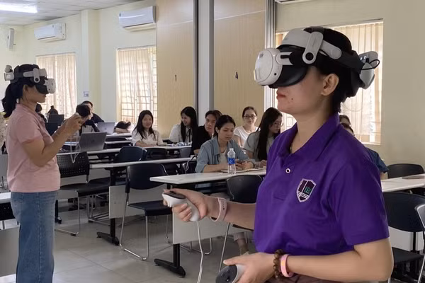 Ứng dụng công nghệ trong dạy học tại Trường ĐH Giáo dục, ĐHQG Hà Nội.