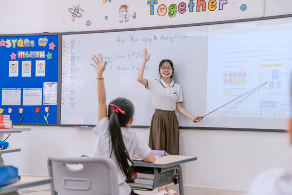 Không tổ chức thi học sinh giỏi cấp trường, cấp xã, trừ trường hợp tổ chức để phát hiện, tuyển chọn đội tuyển học sinh giỏi tham dự kỳ thi do cấp trên tổ chức.