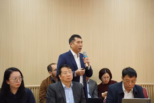 PGS.TS Lê Văn Chín phân tích nguyên nhân, đưa giải pháp chống ngập lụt cho Hà Nội tại tọa đàm.
