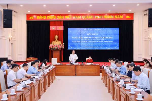 Bộ trưởng Hoàng Minh Sơn, Thứ trưởng Nguyễn Thị Quyên Thanh chủ trì hội thảo.