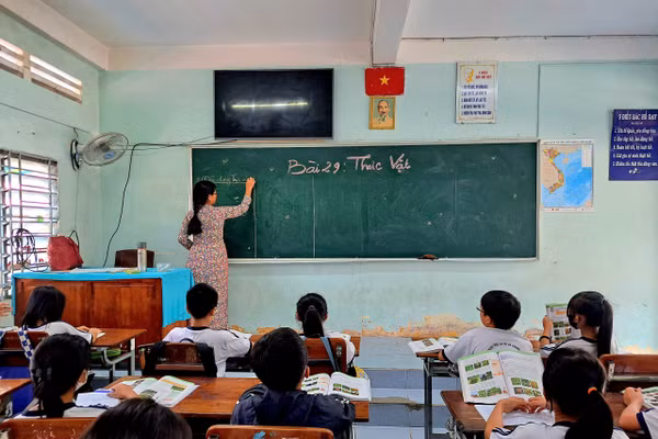 Giờ học tại Trường THCS và THPT Trưng Vương (phường Long Châu, tỉnh Vĩnh Long).