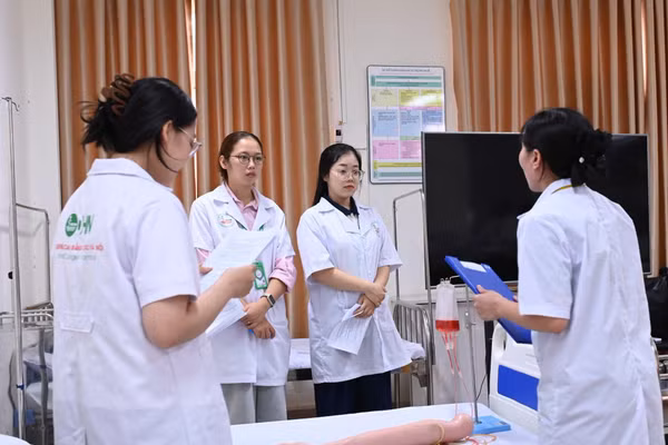 Một tiết hội giảng tại Trường Cao đẳng Dược Hà Nội.
