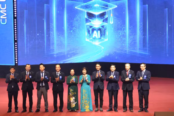 Ban Lãnh đạo Trường Đại học CMC ra mắt mô hình đại học AI-Native.