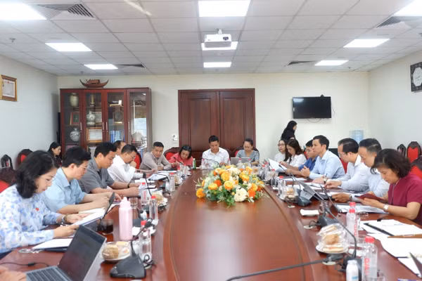 Quang cảnh buổi làm việc.