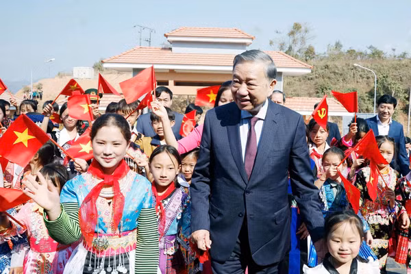 Tổng Bí thư Tô Lâm dự Lễ khánh thành Trường Phổ thông nội trú liên cấp Tiểu học và Trung học Cơ sở Si Pa Phìn. Ảnh: Thống Nhất/ TTXVN