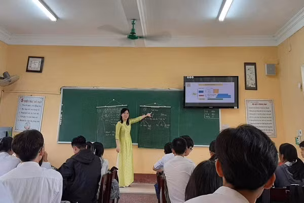 Giờ học tại Trường THPT Hương Vinh (phường Hóa Châu, TP. Huế).