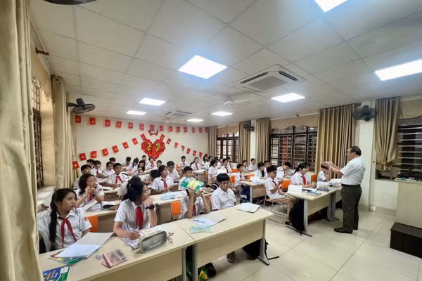 Giờ học tại Trường THCS&THPT Sư phạm (Trường Đại học Sư phạm Hà Nội 2).