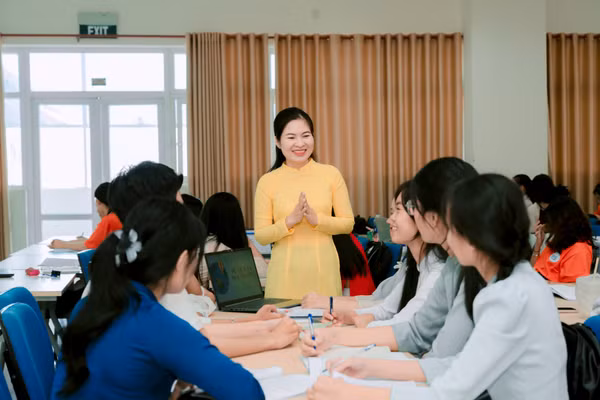 Giảng viên, sinh viên Trường Đại học Sư phạm (Đại học Đà Nẵng).