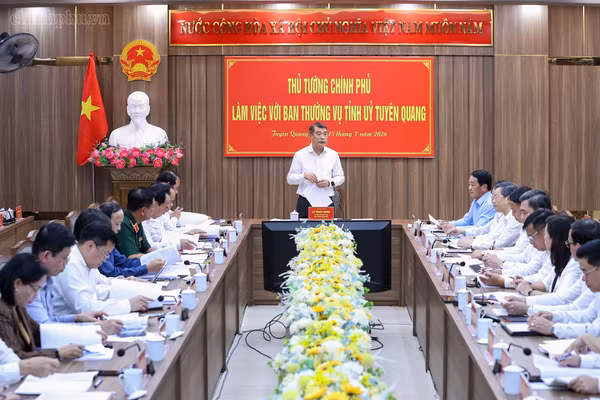 Thủ tướng Lê Minh Hưng làm việc với Ban Thường vụ Tỉnh ủy Tuyên Quang - Ảnh: VGP/Nhật Bắc.