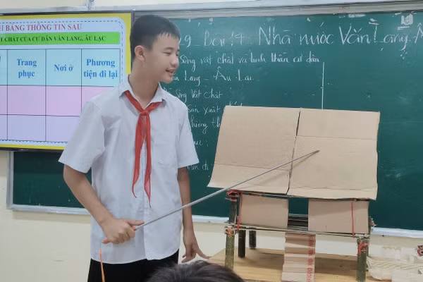 Học sinh Trường THCS Văn Yên (Thái Nguyên) trong giờ học Lịch sử.