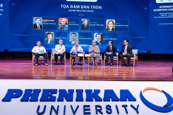 Tọa đàm bàn tròn trong khuôn khổ Hội thảo quốc tế “Ngôn ngữ học trong thời đại mới: Bản sắc - Hội nhập và vai trò của trí tuệ nhân tạo”.