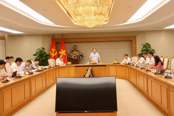 Phó Thủ tướng Chính phủ Lê Tiến Châu làm việc với Bộ GD&ĐT chiều 28/5.