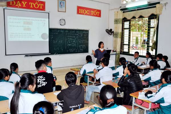 Một giờ học văn hóa của học sinh Trung tâm GDNN-GDTX TX Quảng Yên (Quảng Ninh).