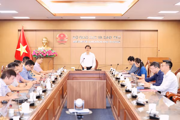 Ông Thái Văn Tài - Vụ trưởng Vụ Giáo dục phổ thông (Bộ GD&ĐT) chủ trì hội nghị tập huấn.