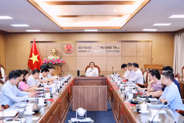 Thứ trưởng Thường trực Phạm Ngọc Thưởng - Trưởng Ban Chỉ đạo cấp Quốc gia Kỳ thi tốt nghiệp THPT 2026 chủ trì phiên họp.