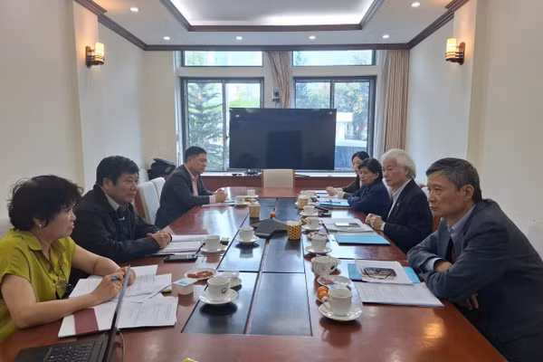 Họp Ban Vận động thành lập Hiệp hội Sách giáo dục và học liệu điện tử Việt Nam.