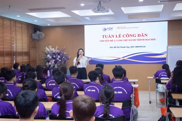 Tuần lễ công dân tại Trường Đại học Công nghệ và Quản lý Hữu Nghị.