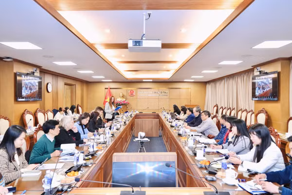 Các đại biểu dự tọa đàm tại điểm cầu Bộ GD&ĐT. Ảnh: Nguyễn Mạnh.