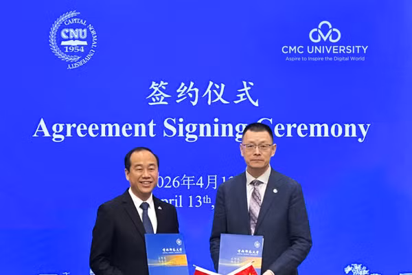 Đại diện Trường Đại học CMC và Đại học Sư phạm Thủ đô (CNU) ký kết hợp tác.