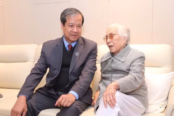 Ở tuổi 99, nguyên Phó Chủ tịch nước Nguyễn Thị Bình vẫn theo sát những vấn đề Giáo dục.