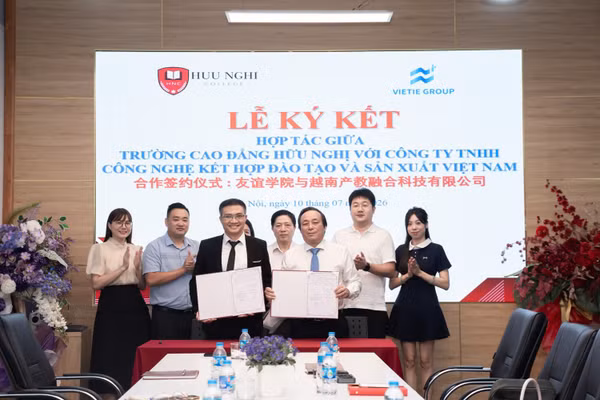 Lễ ký kết Biên bản ghi nhớ hợp tác giữa Trường Cao đẳng Hữu Nghị với Công ty TNHH Công nghệ Kết hợp Đào tạo và Sản xuất Việt Nam.