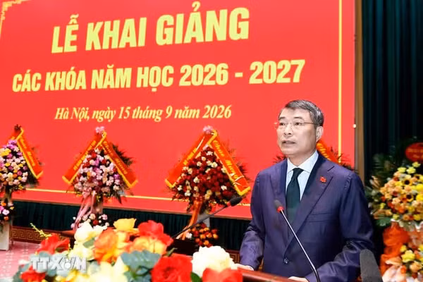 Thủ tướng Lê Minh Hưng phát biểu tại Lễ khai giảng các khóa năm học 2026-2027 của Học viện Quốc phòng. (Ảnh: Dương Giang/TTXVN)