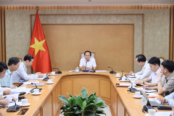 Phó Thủ tướng Lê Tiến Châu chủ trì cuộc họp về tình hình in, phát hành và cung ứng sách giáo khoa năm học 2026-2027 - Ảnh: chinhphu.vn/Thu Sa