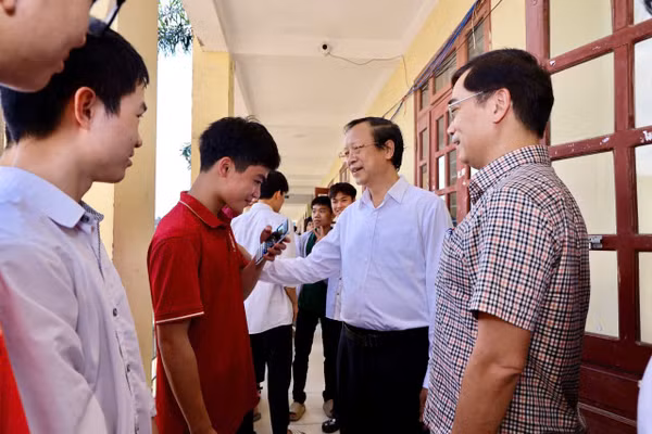 Thứ trưởng Phạm Ngọc Thưởng động viên, nhắn nhủ thí sinh trước Kỳ thi tốt nghiệp THPT.