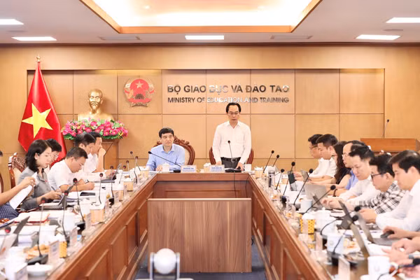 Ông Nguyễn Đắc Vinh - Chủ nhiệm Ủy ban Văn hóa và Xã hội của Quốc hội; Bộ trưởng Hoàng Minh Sơn chủ trì buổi làm việc.