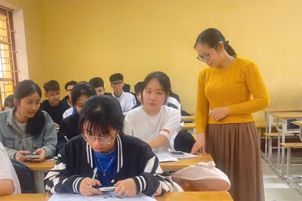 Cô trò Trường THPT Lam Kinh (Thanh Hóa) trong giờ học.