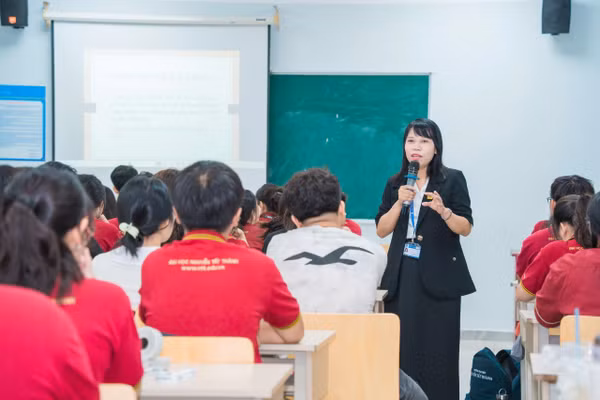 Lần đầu thiết lập hệ thống chức danh nghề nghiệp giảng viên trường chính trị