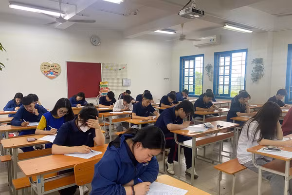 Trường Tiểu học, THCS và THPT Hồng Đức thi thử tốt nghiệp THPT.