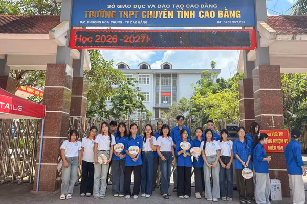 Hoạt động tiếp sức mùa thi tuyển sinh lớp 10 THPT Chuyên Cao Bằng năm học 2026-2027.