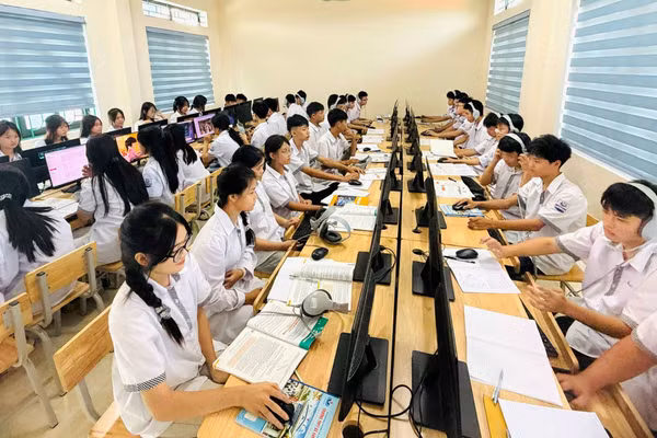 Trường THPT Bế Văn Đàn (Cao Bằng) quản lý thiết bị hiệu quả nhờ ứng dụng các phần mềm, AI.