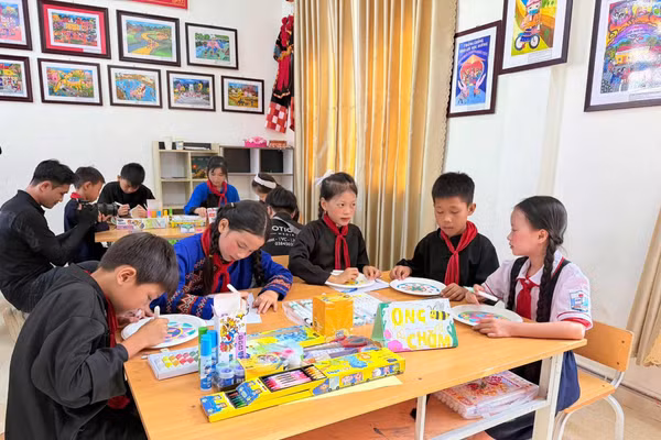 'Lớp học reo vui' với những trải nghiệm đầy màu sắc.