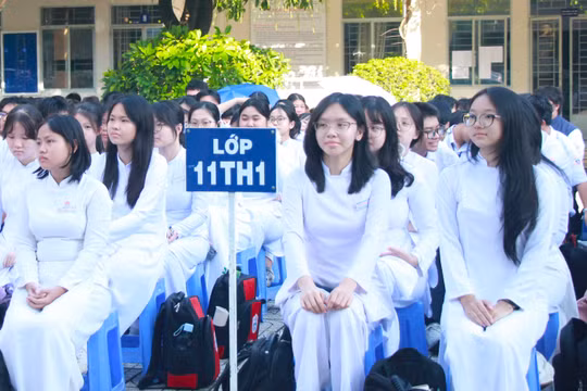Học sinh Trường THPT Phú Nhuận (phường Đức Nhuận) trong hoạt động ngoại khoá.
