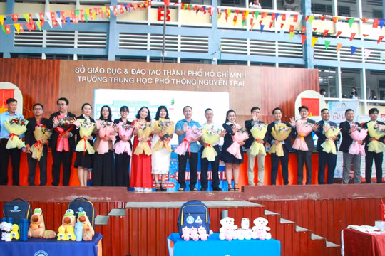 Chương trình tư vấn hướng nghiệp “Hiểu mình – Hiểu nghề – Sáng tương lai” chính thức khai mạc.